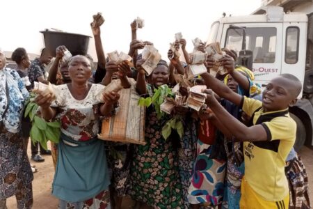 Fish sellers join protest, kick against rejection of old naira notes in Ibadan